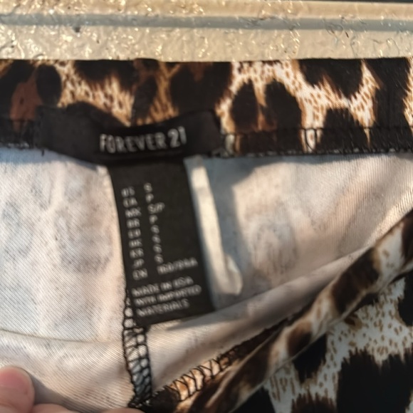 Forever 21 cheetah small leggings - Picture 2 of 3